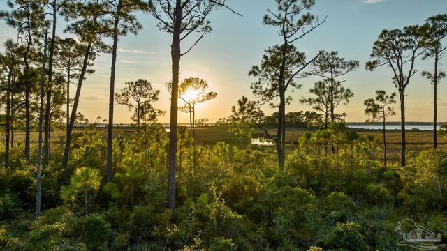 5400 North Shore Rd, Pensacola, FL 32507