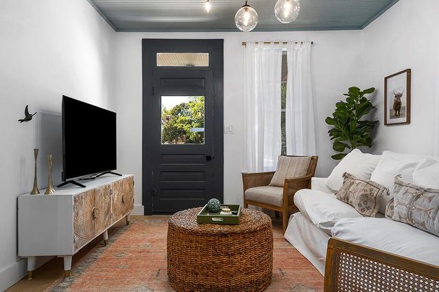 510 N Orange ST, Fredericksburg, TX 78624