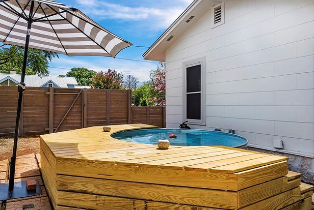 510 N Orange ST, Fredericksburg, TX 78624