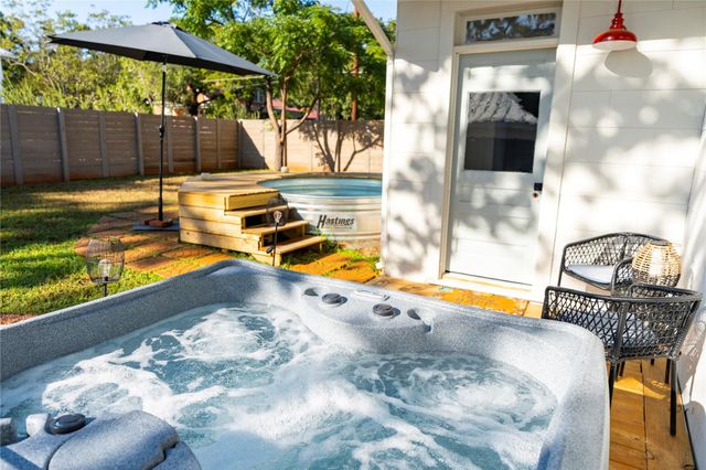 510 N Orange ST, Fredericksburg, TX 78624