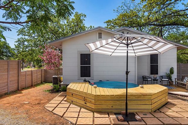 510 N Orange ST, Fredericksburg, TX 78624