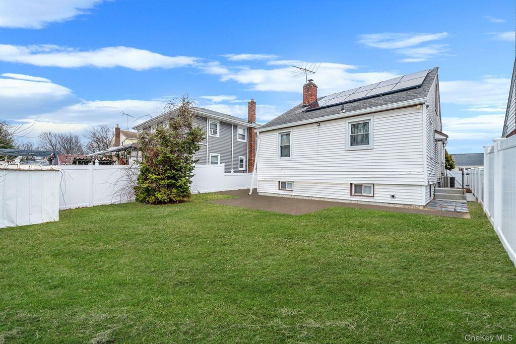 12 Edna Court, Valley Stream, NY 11580 — photo 4