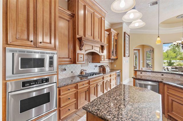 706 Saddle Creek Farms Drive, Crosby, TX 77532