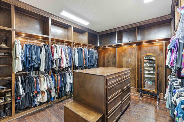 706 Saddle Creek Farms Drive, Crosby, TX 77532