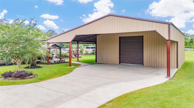 706 Saddle Creek Farms Drive, Crosby, TX 77532
