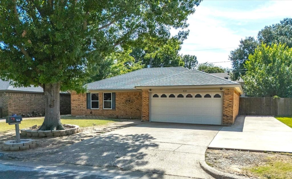 6114 Big Springs Drive, Arlington, TX 76001