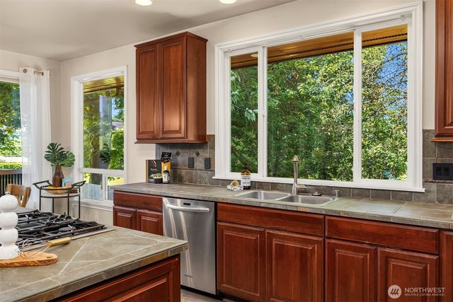 16315 Inglewood Place NE, Kenmore, WA 98028