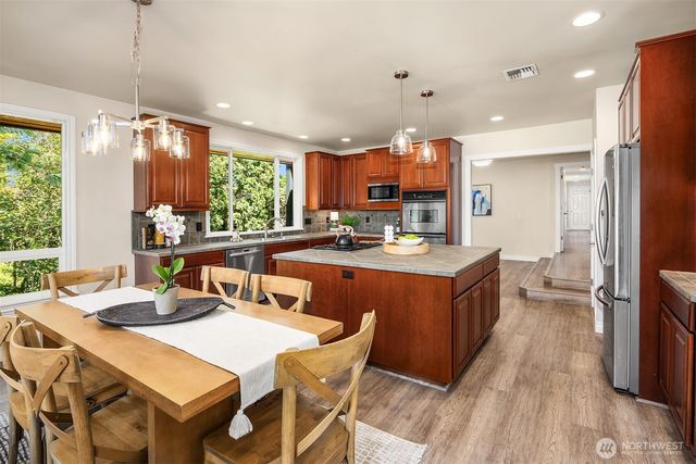 16315 Inglewood Place NE, Kenmore, WA 98028