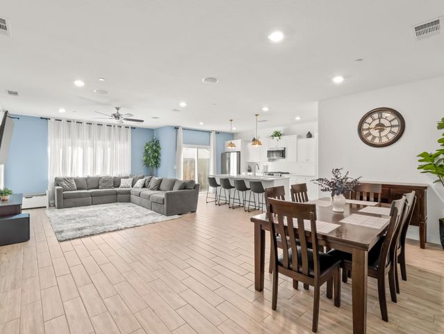 7073 W Poe Avenue, Fresno, CA 93723