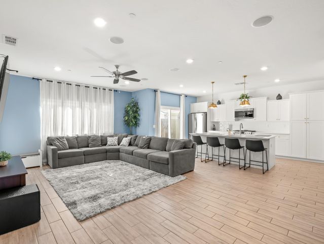 7073 W Poe Avenue, Fresno, CA 93723