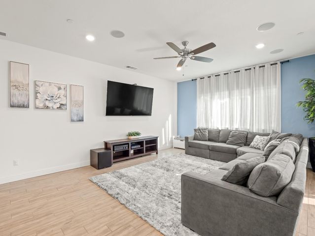 7073 W Poe Avenue, Fresno, CA 93723