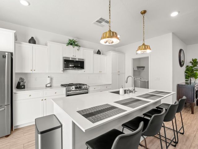 7073 W Poe Avenue, Fresno, CA 93723