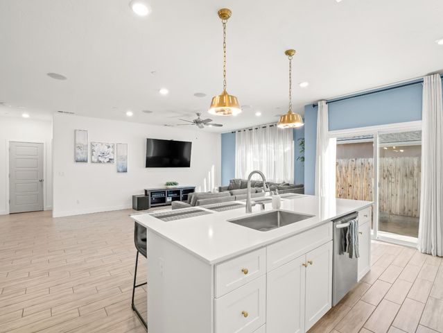 7073 W Poe Avenue, Fresno, CA 93723