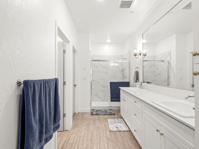 7073 W Poe Avenue, Fresno, CA 93723