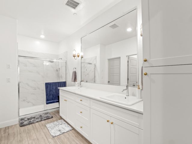 7073 W Poe Avenue, Fresno, CA 93723