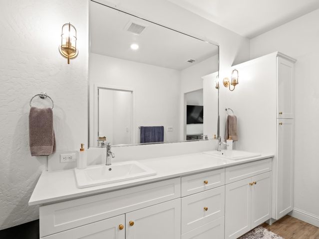 7073 W Poe Avenue, Fresno, CA 93723