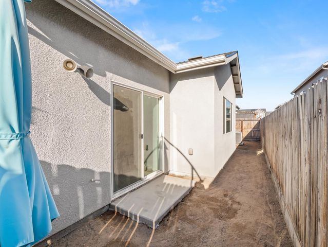 7073 W Poe Avenue, Fresno, CA 93723