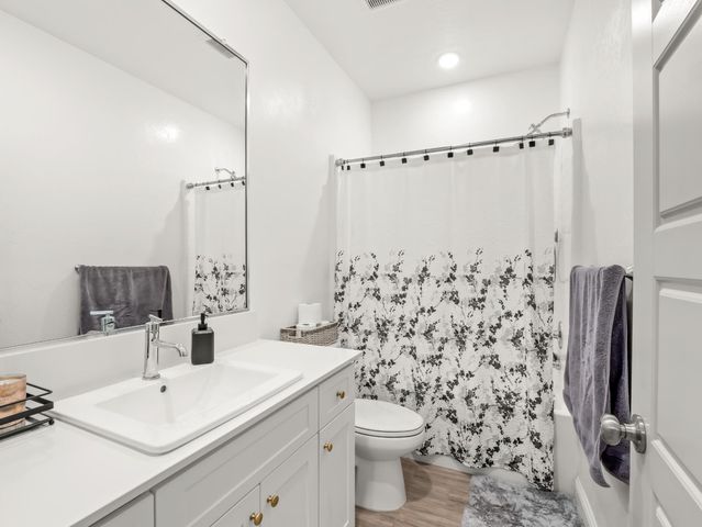 7073 W Poe Avenue, Fresno, CA 93723