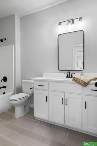 5408 N 213th Street, Elkhorn, NE 68022