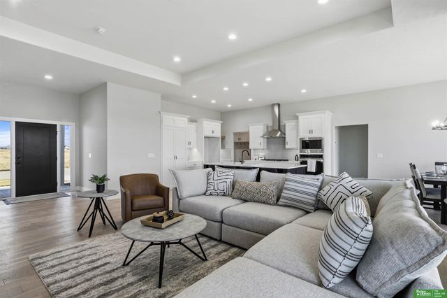 5408 N 213th Street, Elkhorn, NE 68022