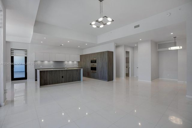 275 Giralda Ave 6C, Coral Gables, FL 33134