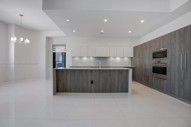 275 Giralda Ave 6C, Coral Gables, FL 33134