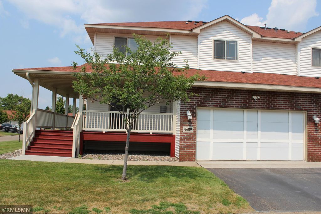 8609 Tessman Circle N, Brooklyn Park, MN 55445