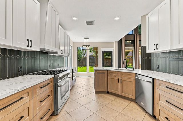 5526 Walnut Glen Lane, Rosenberg, TX 77471