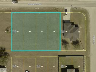 528 Diplomat PKWY E, Cape Coral, FL 33909