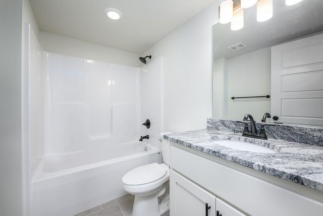 1661 N 156th Street, Basehor, KS 66007