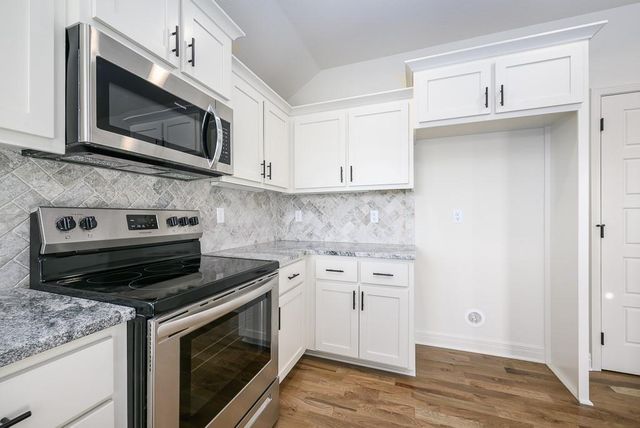 1661 N 156th Street, Basehor, KS 66007