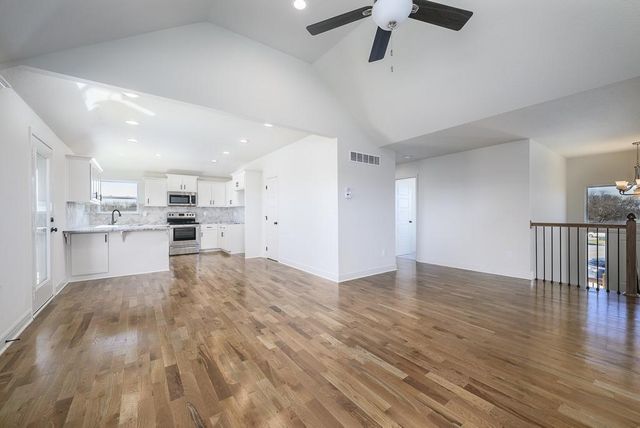 1661 N 156th Street, Basehor, KS 66007