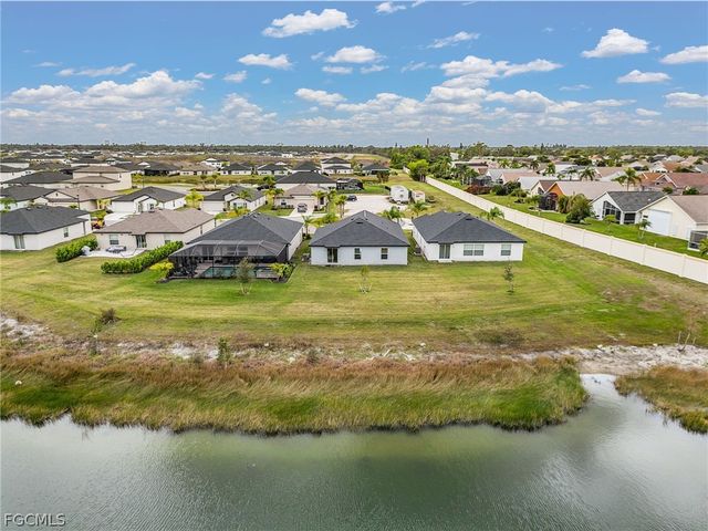 4007 San Clemente CT, North Fort Myers, FL 33917