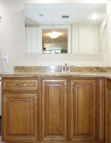 625 Oaks Drive 302, Pompano Beach, FL 33069