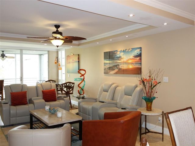 625 Oaks Drive 302, Pompano Beach, FL 33069