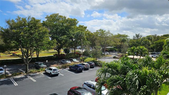 625 Oaks Drive 302, Pompano Beach, FL 33069