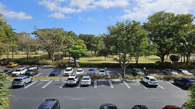 625 Oaks Drive 302, Pompano Beach, FL 33069