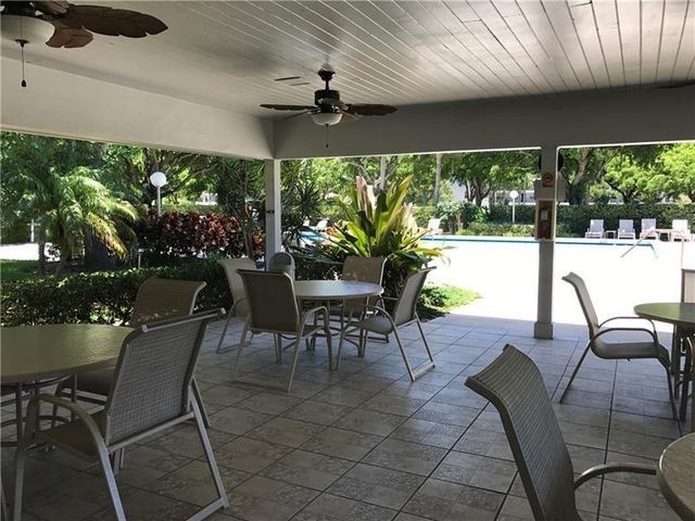 625 Oaks Drive 302, Pompano Beach, FL 33069
