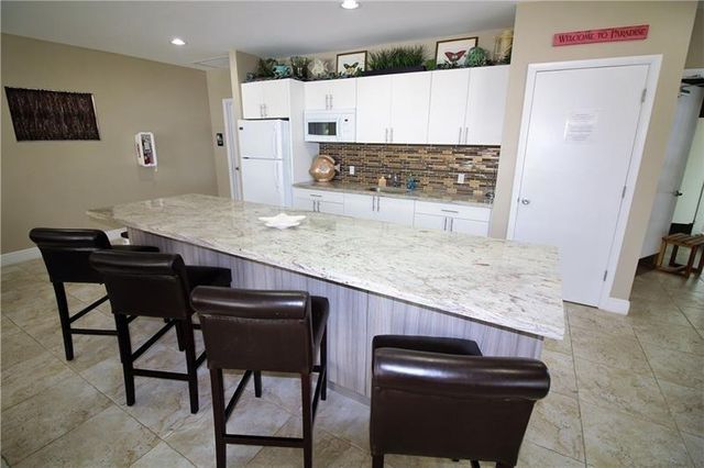 625 Oaks Drive 302, Pompano Beach, FL 33069