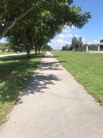 625 Oaks Drive 302, Pompano Beach, FL 33069