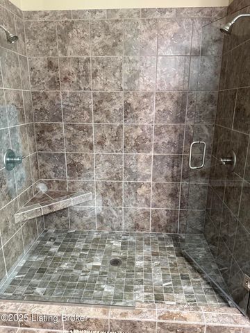 8700 Stony Falls Way, Jeffersontown, KY 40299