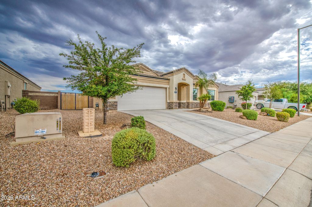 3915 N BROOKLYN Drive, Buckeye, AZ 85396