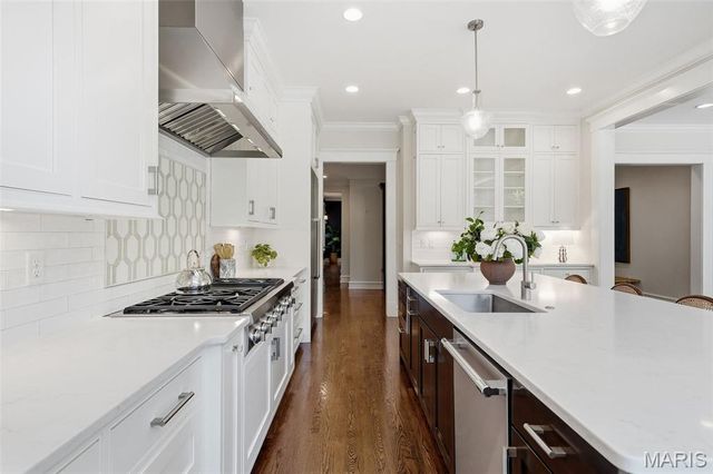 320 S Gore Avenue, St Louis, MO 63119