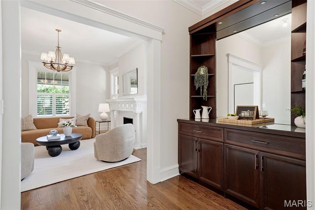 320 S Gore Avenue, St Louis, MO 63119