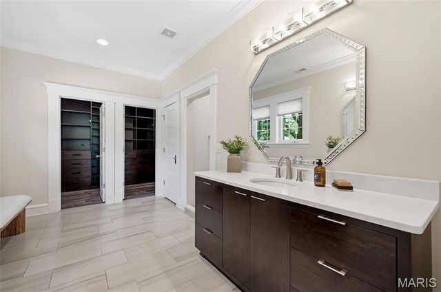 320 S Gore Avenue, St Louis, MO 63119
