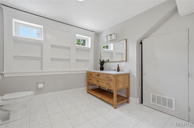 320 S Gore Avenue, St Louis, MO 63119