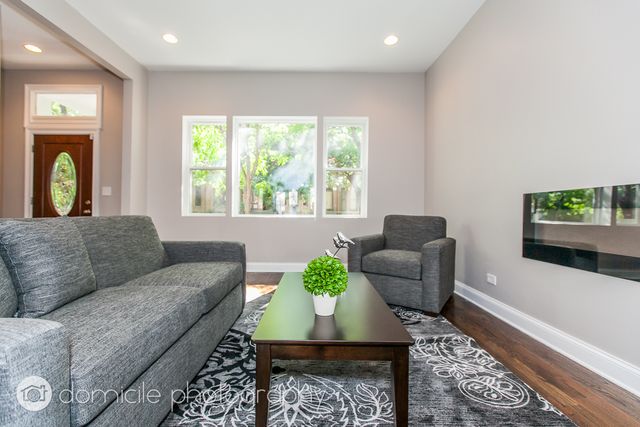 806 S Oakley Boulevard, Chicago, IL 60612