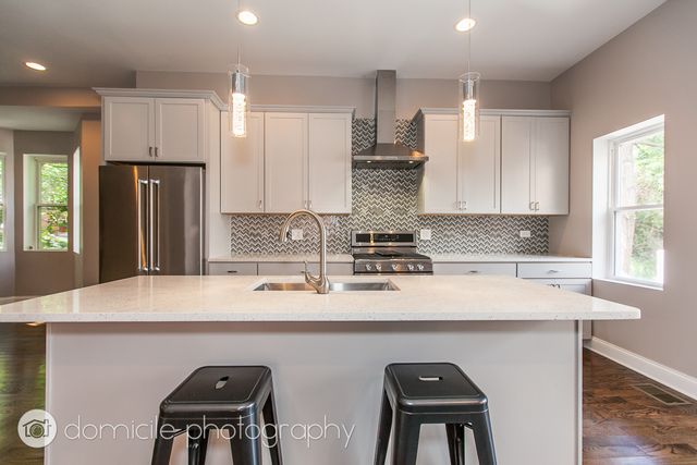 806 S Oakley Boulevard, Chicago, IL 60612