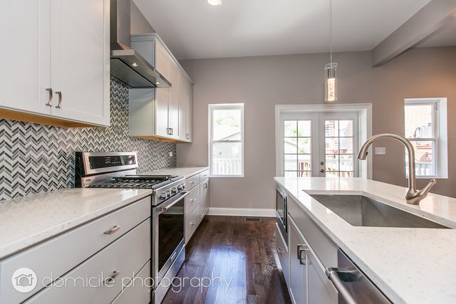 806 S Oakley Boulevard, Chicago, IL 60612