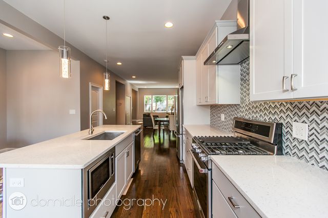 806 S Oakley Boulevard, Chicago, IL 60612